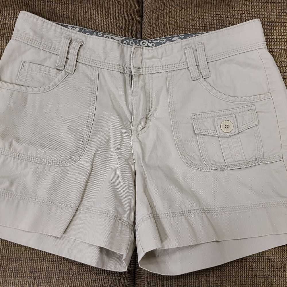 Woman's shorts